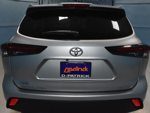 Used 2024 Toyota Highlander LE image 27