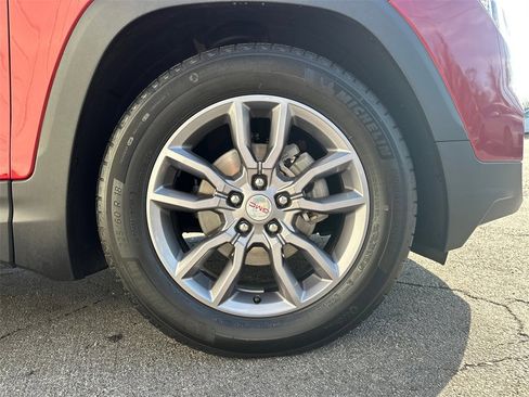 Used 2023 GMC Terrain SLT image 13