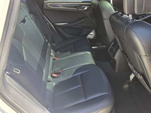 Used 2020 Porsche Macan AWD/4WD image 16