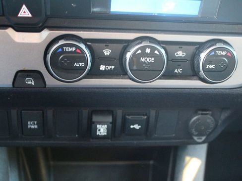 Used 2022 Toyota Tacoma SR5 RWD image 22