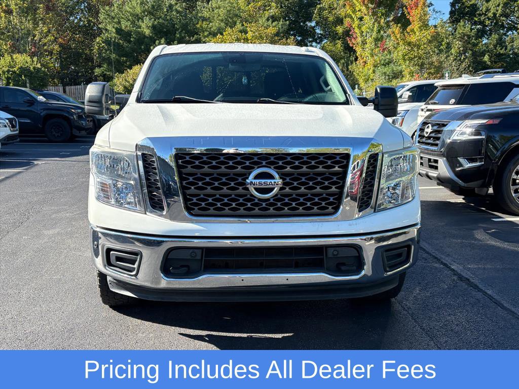 Used 2018 Nissan Titan SV w/ SV Convenience Package AWD/4WD image 3