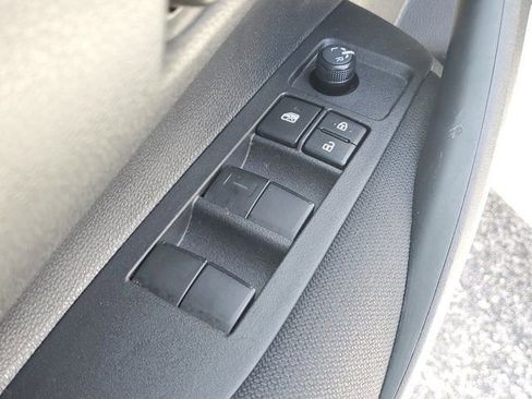 Used 2025 Toyota Corolla LE image 18