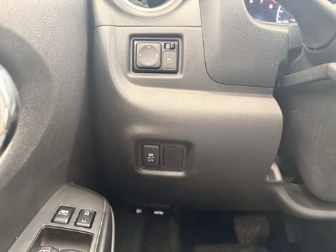 Used 2019 Nissan Versa Note S image 21