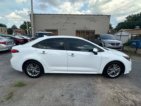 Used 2020 Toyota Corolla LE FWD image 4