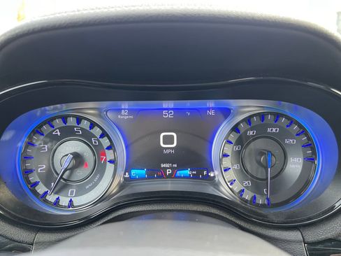 Used 2018 Chrysler 300 S image 19