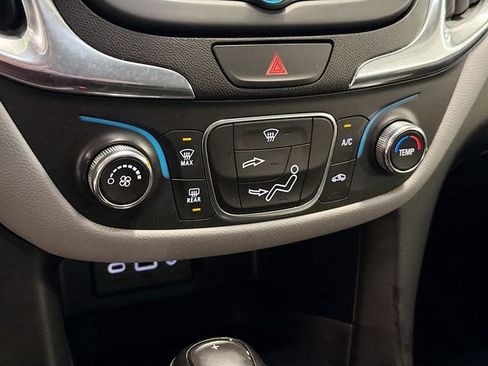 Used 2019 Chevrolet Equinox LS image 15