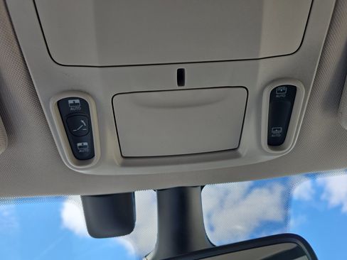 Used 2022 Chrysler Pacifica Touring-L image 37