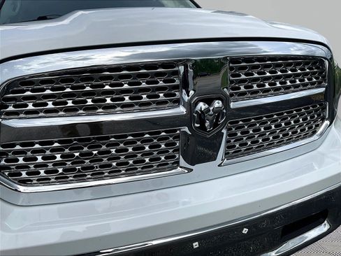 Used 2017 RAM 1500 Laramie AWD/4WD image 31