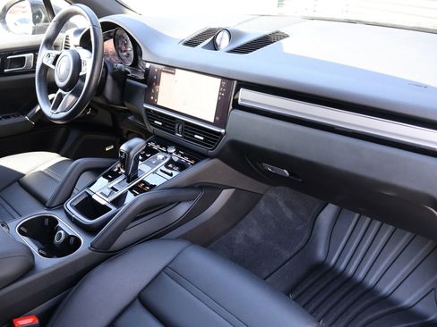 Certified 2023 Porsche Cayenne Platinum Edition AWD/4WD image 27