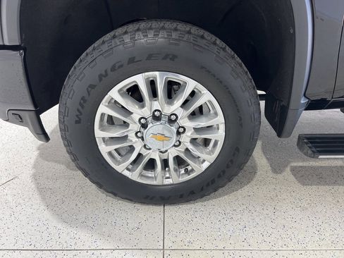 Used 2023 Chevrolet Silverado 2500 High Country w/ Technology Package image 29