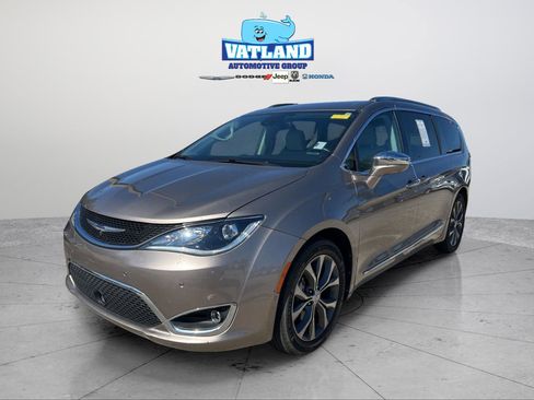 Certified 2017 Chrysler Pacifica Limited w/ Advanced Safetytec Group image 34