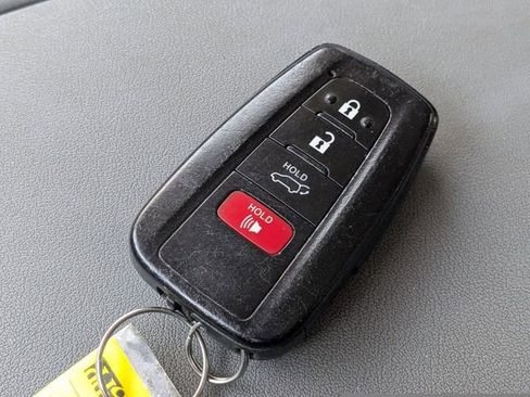 Used 2022 Toyota Highlander XLE image 33