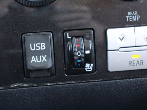 Used 2017 Toyota Sequoia Platinum RWD image 35