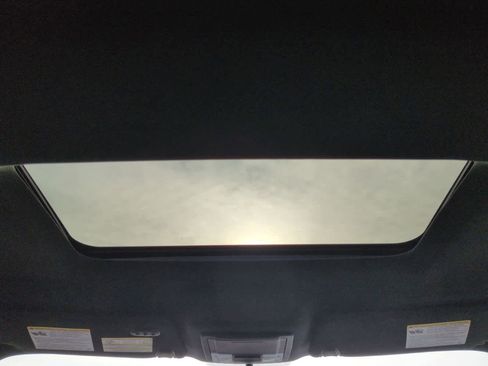 Certified 2018 Ford Explorer XLT w/ Equipment Group 202A image 23