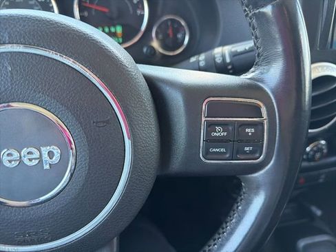 Used 2012 Jeep Wrangler Unlimited Sahara w/ Connectivity Group AWD/4WD image 14