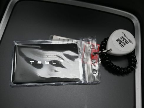 Used 2023 Tesla Model Y Performance AWD/4WD image 33