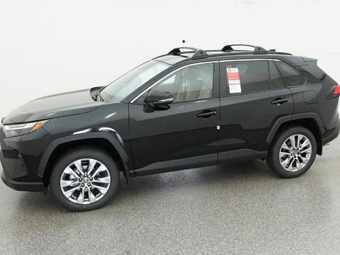Used 2025 Toyota RAV4 XLE Premium image 5