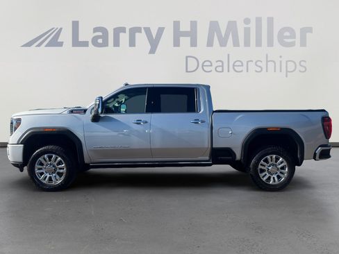 Used 2022 GMC Sierra 3500 Denali w/ Denali Ultimate Package image 2
