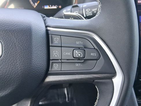 Used 2024 Jeep Grand Cherokee L Limited image 20