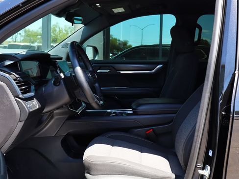 Used 2025 GMC Acadia Elevation FWD image 40