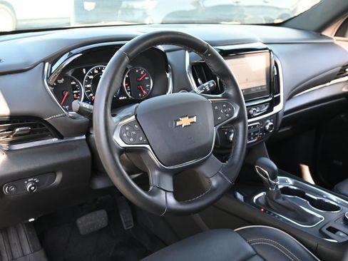 Used 2023 Chevrolet Traverse Premier FWD image 16