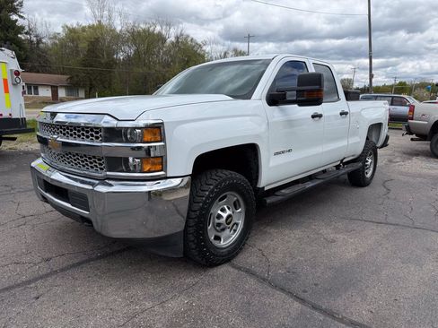 Used 2019 Chevrolet Silverado 2500 W/T AWD/4WD image 1