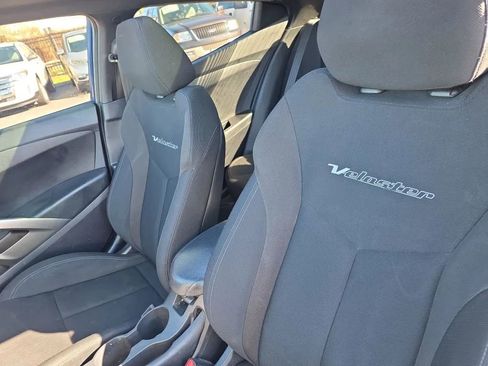 Used 2017 Hyundai Veloster Value Edition image 22