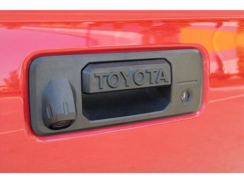 Used 2021 Toyota Tacoma SR5 AWD/4WD image 37