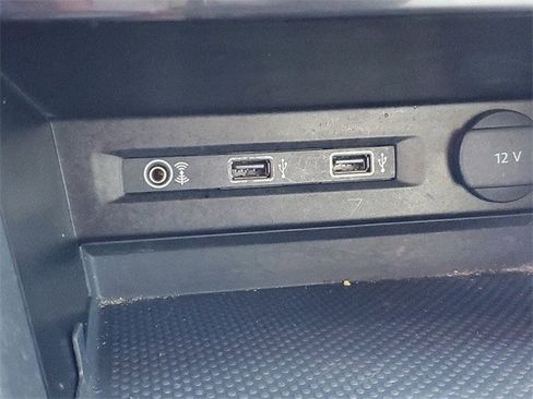 Used 2018 Volkswagen Tiguan SE image 26