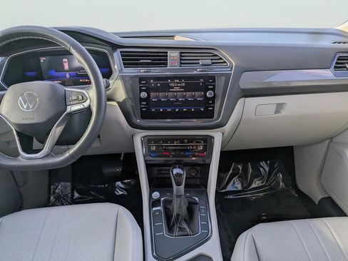 Certified 2023 Volkswagen Tiguan SE FWD image 13