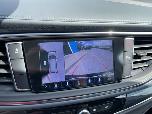 Used 2021 Buick Enclave Essence image 11