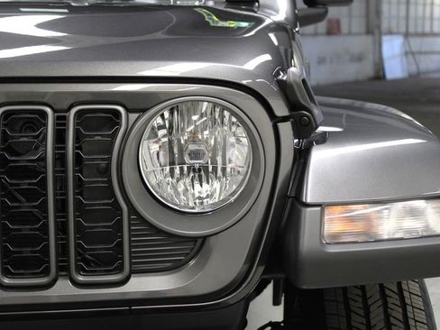 New 2026 Jeep Gladiator Sport image 32