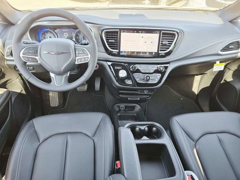 New 2026 Chrysler Pacifica Select image 9