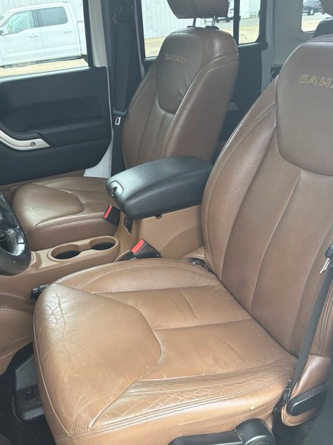Used 2015 Jeep Wrangler Unlimited Sahara w/ Connectivity Group AWD/4WD image 13