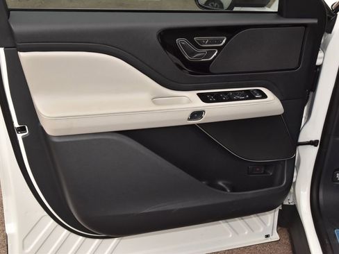 New 2026 Lincoln Aviator AWD image 35