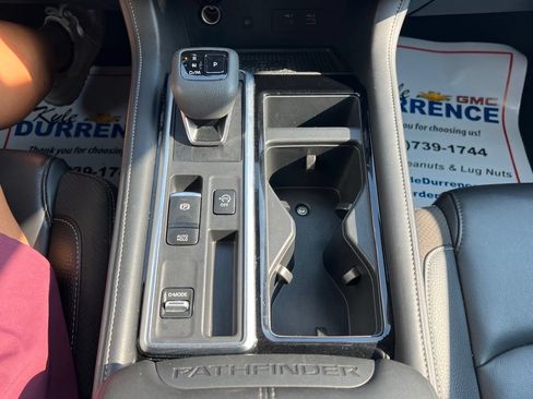 Used 2025 Nissan Pathfinder SL FWD image 18