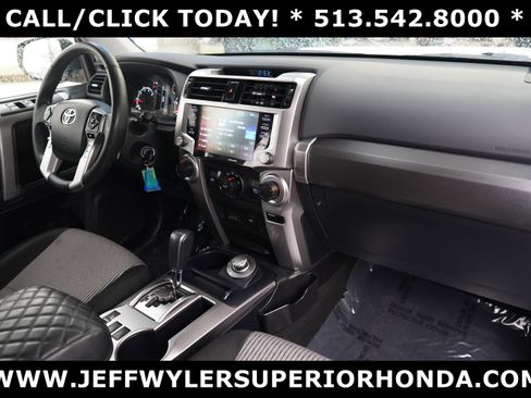 Used 2020 Toyota 4Runner SR5 AWD/4WD image 32