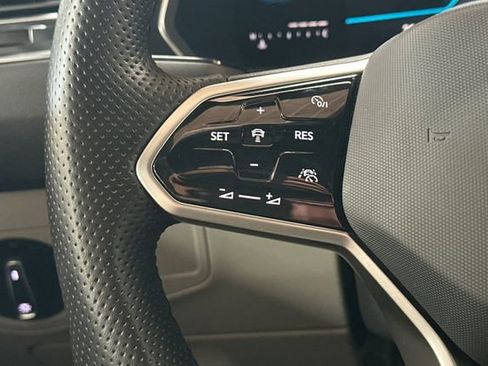 Certified 2023 Volkswagen Tiguan SE R-Line image 29