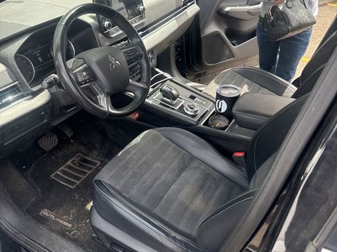 Used 2024 Mitsubishi Outlander SE AWD/4WD image 3