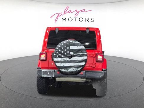Used 2018 Jeep Wrangler Unlimited Sahara AWD/4WD image 6