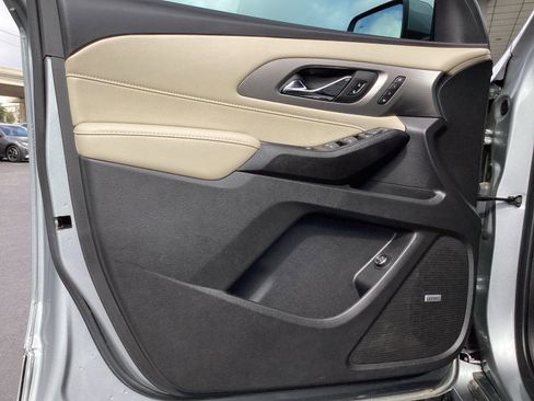 Used 2023 Chevrolet Traverse Premier image 31