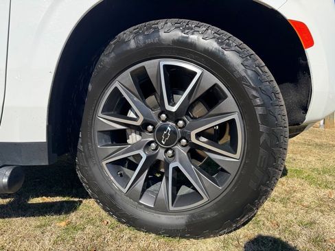 Used 2022 Chevrolet Suburban Z71 w/ Z71 Off-Road Package image 2