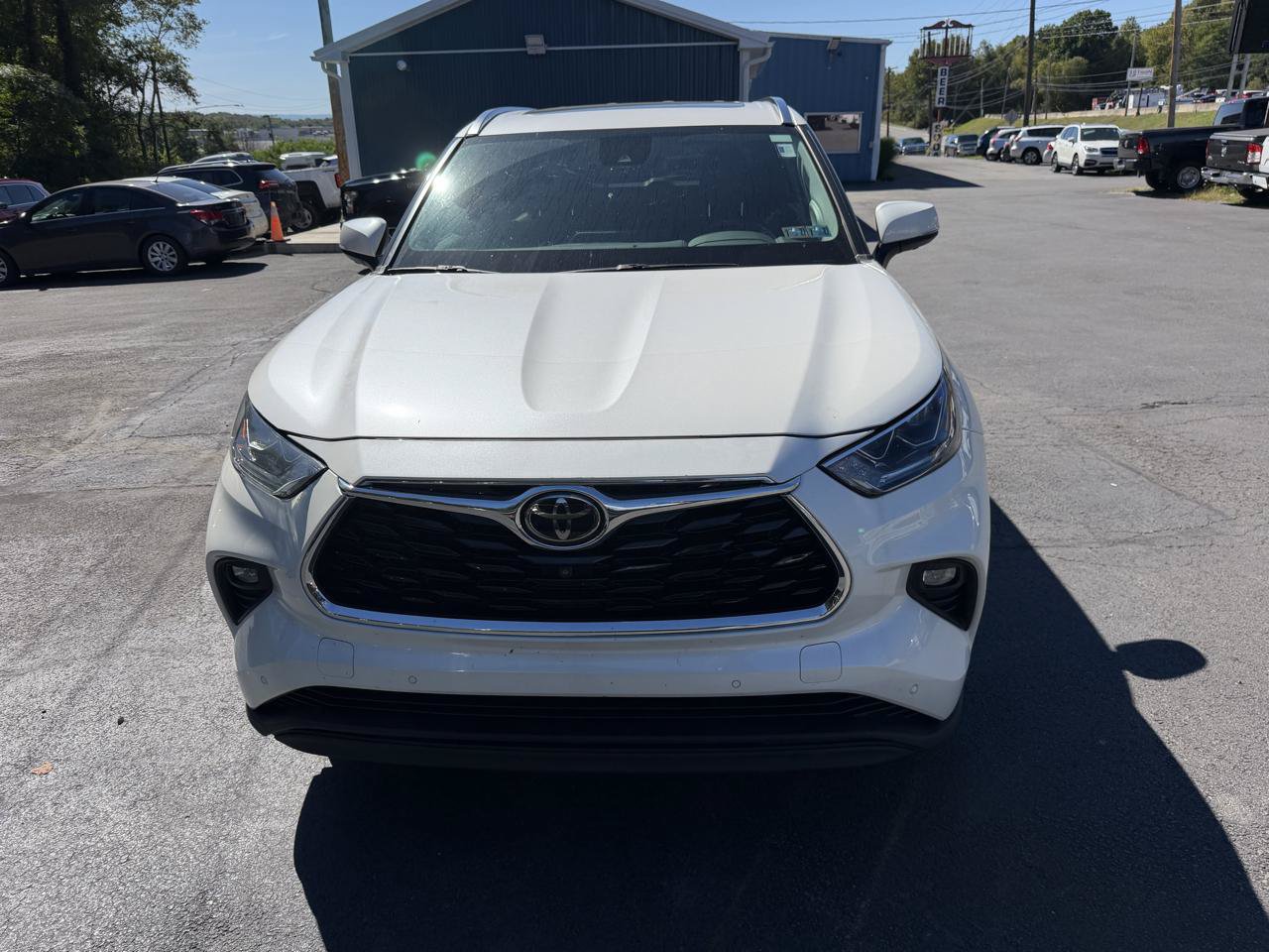 Used 2021 Toyota Highlander Limited AWD/4WD image 2