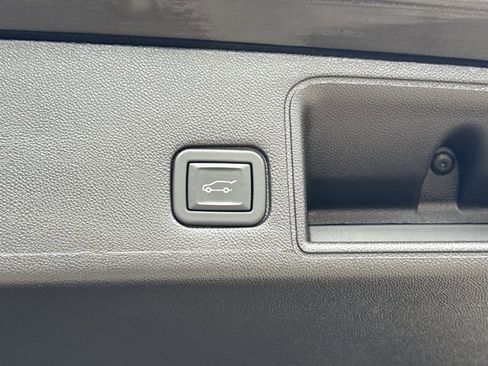 Used 2024 GMC Terrain SLT w/ Infotainment Package II AWD/4WD image 7