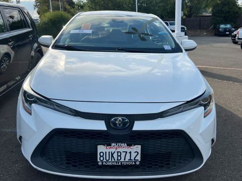 Used 2020 Toyota Corolla LE FWD image 2