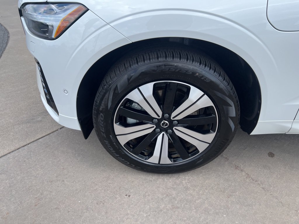 Certified 2025 Volvo XC60 T8 Plus w/ Protection Package Premier AWD/4WD image 9