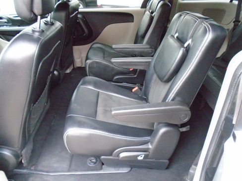 Used 2019 Dodge Grand Caravan SXT FWD image 13
