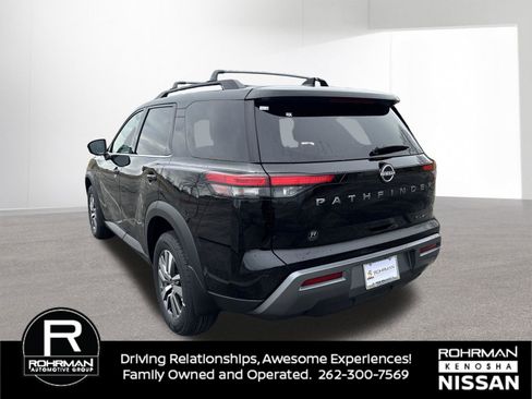 New 2026 Nissan Pathfinder SL image 5