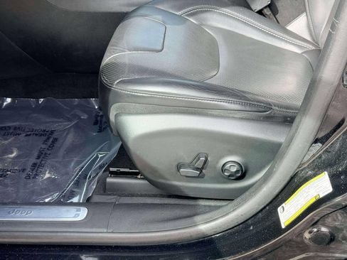 Used 2019 Jeep Cherokee Limited AWD/4WD image 14
