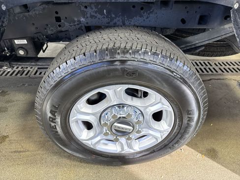 Used 2025 Ford F250 XLT image 5